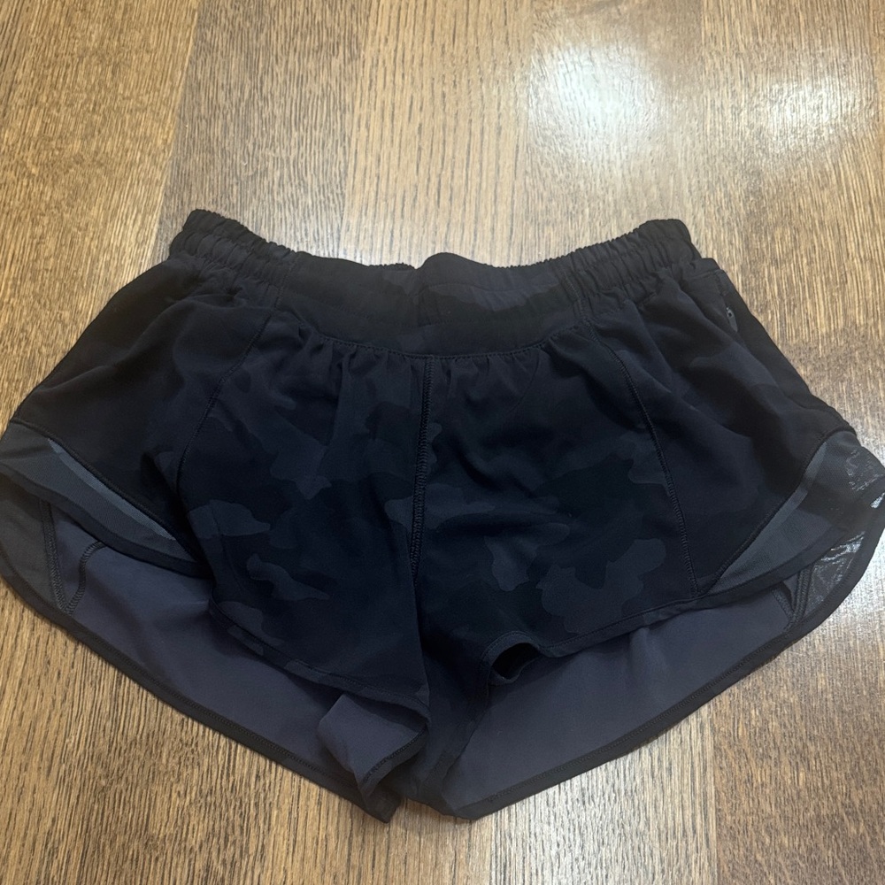 lululemon athletica Dark Camo Women's Athletic Shorts - hotty hot shorts